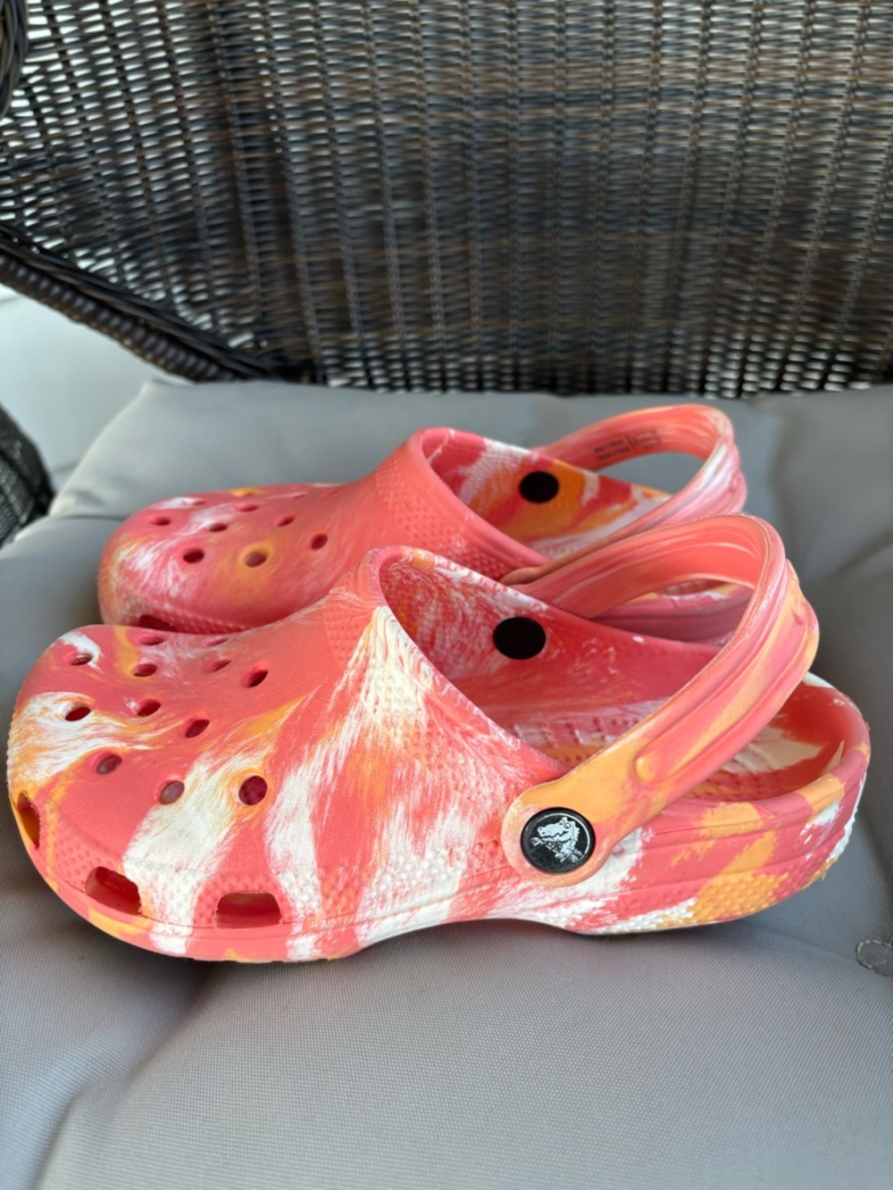 Crocs Classic Marbled Clogs Women’s 5 Men’s 3 orange white